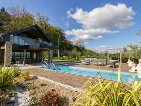Cottage avec jardin, barbecue et piscine - Image 4
