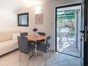 House with garden & terrace - Image 3
