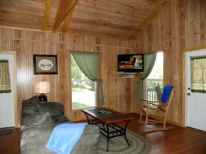 Inviting Waterfront Cabin with Private Pond and Outdoor Deck Near Zwolle, Louisiana - Image 5
