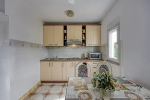 Flat with terrace, BBQ & garden - Image 3