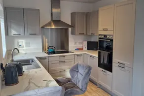 Peterborough - House - Sleeps 8 - Parking - Garden - Image 3