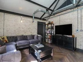 Cottage with garden, barbecue & hot tub - Image 4