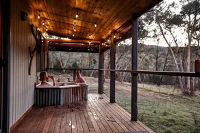 Breathtaking Cabin with Spectacular Interior, Deck, Jacuzzi and Countryside Views in Victoria - Image 2