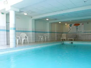 Ferienhaus mit beheiztem Pool und Terrasse - Image 2
