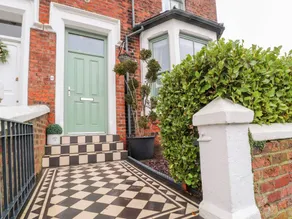 Cottage with terrace & garden - Image 2