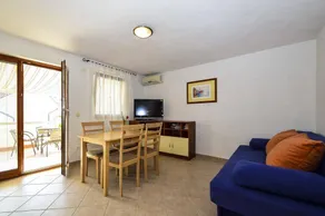 Holiday apartment with BBQ & terrace - Image 2