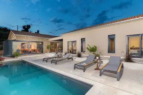 Fully equipped villa with garden, terrace & private pool - Image 4