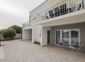 Holiday home with garden, barbecue & private pool | Water view - Image 2