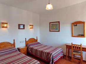 Apartment with barbecue, pool & garden - Image 4