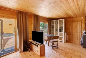 Fully equipped holiday home with jacuzzi, terrace & garden | Garden view | Pets are welcome - Image 5