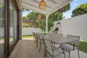 Familienorientierte weiträumige Villa mit Terrasse, privatem Pool und Garten | Haustiere erlaubt - Image 4