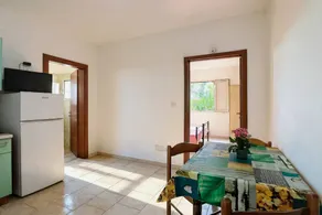Appartement de vacances avec piscine et barbecue | Vue jardin - Image 3