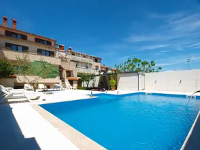 Lovely holiday home with barbecue & private pool - Image 3