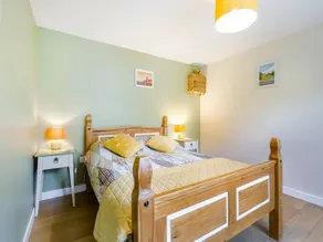 Beekeeper's Cabin - Image 3
