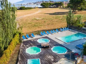 Child-friendly mobile home with terrace & pool | Close to the beach - Image 3