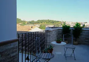 Gradevole appartamento adatto alle famiglie con terrazza | Vista sulla città - Image 2