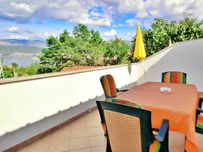 Lovely apartment with BBQ, terrace & garden | Sea view - Image 3
