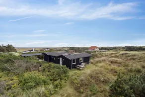 Holiday home with garden & BBQ - Image 4
