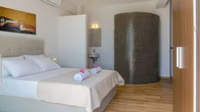 Spacieux appartement entièrement équipé avec jardin et piscine | Vue mer | Plage à proximité - Image 2