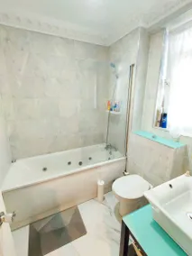 Flat with garden - Image 3