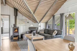 Holiday home with barbecue & terrace - Image 3