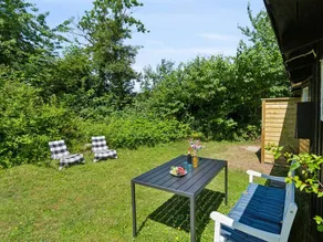 Holiday home with barbeque - Image 3