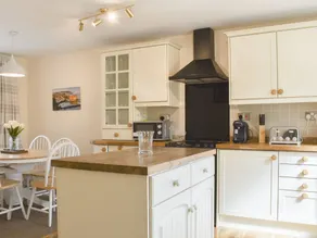 Children-friendly beautiful cottage with garden & barbecue | River view | Pets are welcome - Image 4