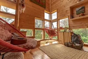Bright Tiny House for an Unforgettable Glamping Getaway near Belleville, Ontario - Image 2