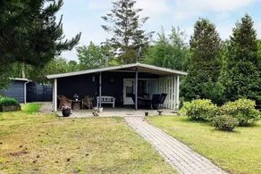 Fully equipped house with terrace - Image 3