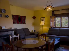 Apartment with barbecue, pool & garden - Image 3