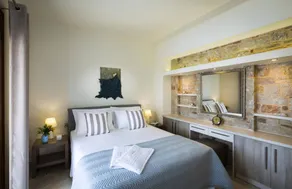 Villa with BBQ, garden & private pool | Water view | Beach nearby - Image 5