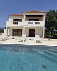 Child-friendly pleasant villa with pool, garden & BBQ | Pets are welcome - Image 2