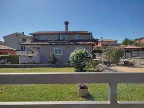 Flat with terrace, garden & BBQ - Image 3