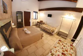 Farm with garden & private pool - Image 5