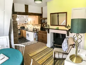 Cottage with garden & BBQ | River view - Image 3