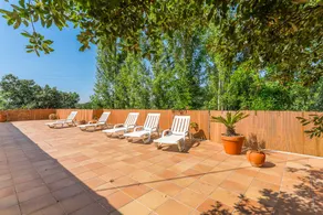 Family-friendly holiday home with barbeque, pool & garden | Suitable for remote work - Image 2