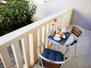 Apartment with barbecue, garden & terrace | Next to the beach - Image 3