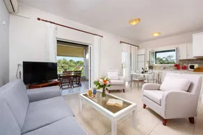 Villa with garden, barbecue & pool - Image 4