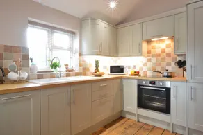 Cottage with garden - Image 3