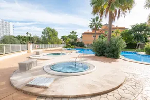Appartement de vacances avec jacuzzi, jardin et piscine - Image 4