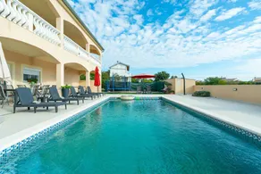 Children-friendly big flat with garden, barbecue & terrace - Image 3