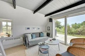 Holiday home with terrace - Image 4
