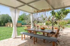 Chalet with barbeque, terrace & garden - Image 4