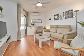 Appartement de vacances entièrement équipé avec piscine et jardin | Vue mer | Plage à proximité | Idéal pour le télétravail - Image 3