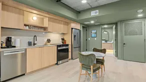 The Zephyr Suite at The Code by AvantStay | Zilker Park-Inspired Luxury Suite • Rooftop Terrace, Resort Pool, Cafe, Bar • Heart of South Lamar - Image 3