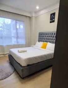 Flat with hot tub, barbecue & pool - Image 4