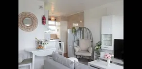 2 Bed Chalet Sleeps 4- Parking, Garden, Near Beach - Image 3