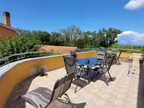 Flat with garden & terrace - Image 3