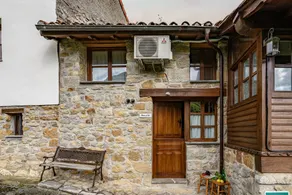 House with garden | Garden view - Image 2