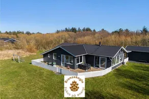 Children-friendly house with BBQ, terrace & hot tub - Image 2
